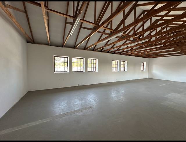 89M² OFFICE TO LET IN PARKMORE